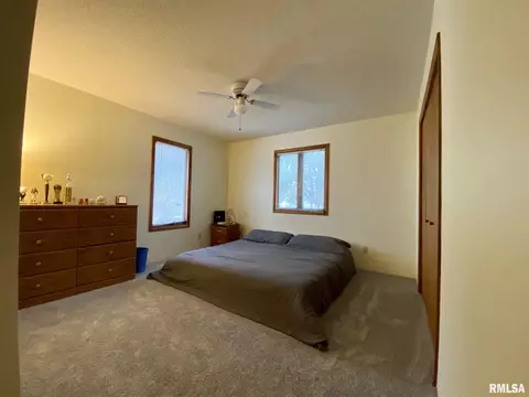 1213 Stacy Ln, Macomb, IL 61455 photo 12