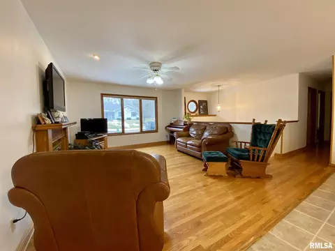 1213 Stacy Ln, Macomb, IL 61455 photo 4