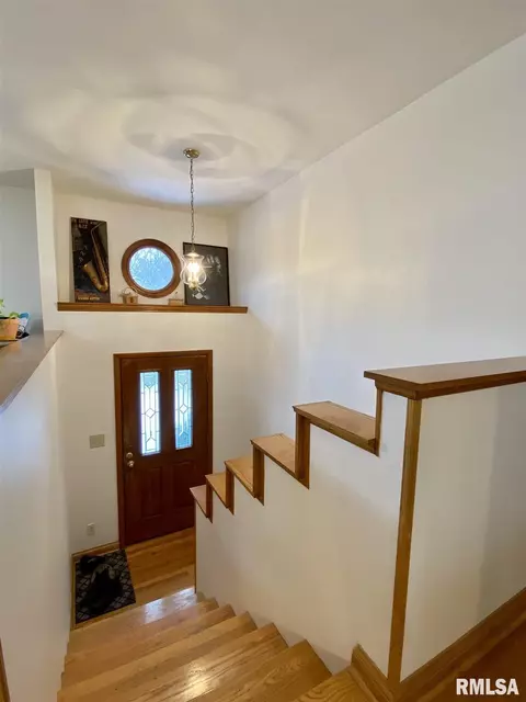 1213 Stacy Ln, Macomb, IL 61455 photo 2