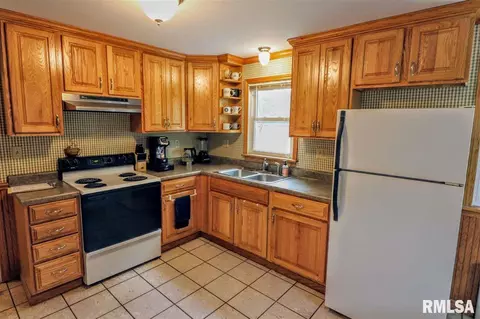 305 E Harrison St, Morton, IL 61550 photo 9