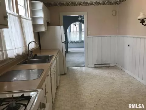 604 S Johnson St, Macomb, IL 61455 photo 6
