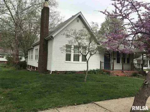 604 S Johnson St, Macomb, IL 61455 photo 1