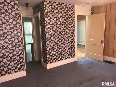 604 S Johnson St, Macomb, IL 61455 photo 9