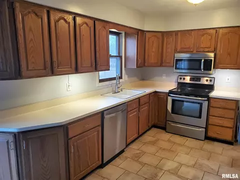 318 E Pine St, Metamora, IL 61548 photo 9