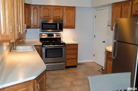 318 E Pine St, Metamora, IL 61548 photo 10