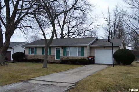 318 E Pine St, Metamora, IL 61548 photo 2