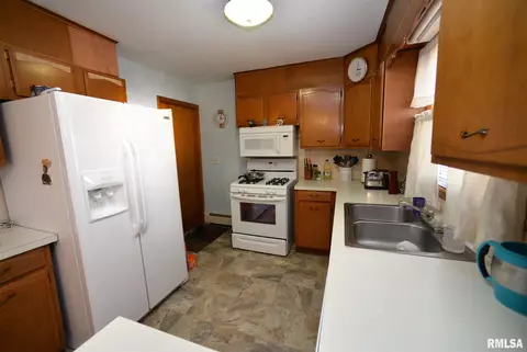 204 S Elm St, Delavan, IL 61734 photo 9