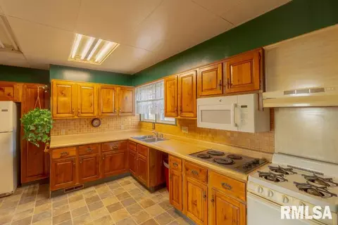 23176 E State Route 9 Rd, Canton, IL 61520 photo 10
