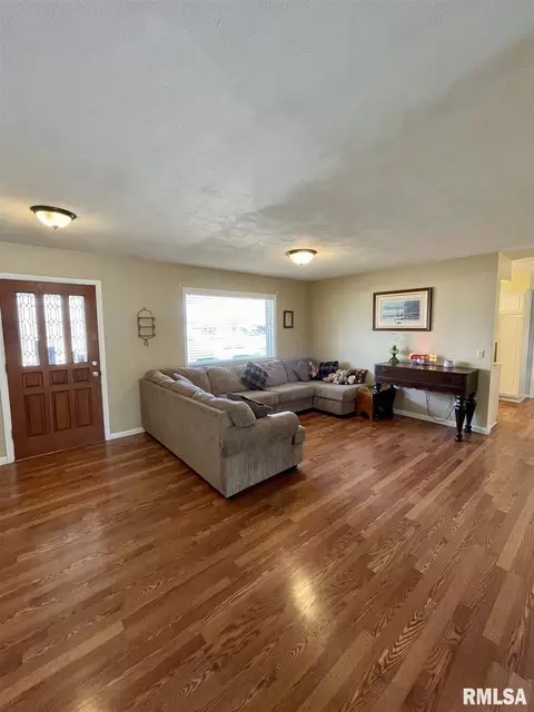 707 S Hilldale Ave, Eureka, IL 61530 photo 11