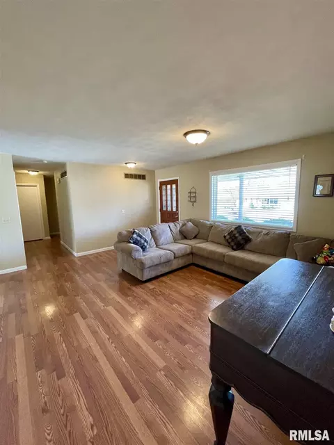 707 S Hilldale Ave, Eureka, IL 61530 photo 12