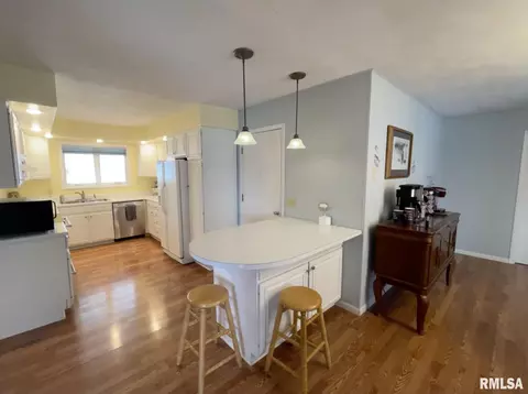 707 S Hilldale Ave, Eureka, IL 61530 photo 3
