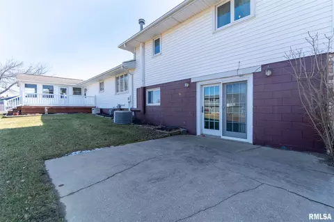 413 Crestview Dr, Metamora, IL 61548 photo 9