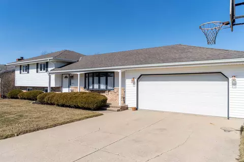 413 Crestview Dr, Metamora, IL 61548 photo 4