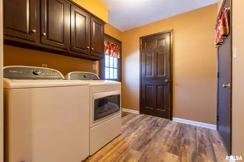 413 Crestview Dr, Metamora, IL 61548 photo 25