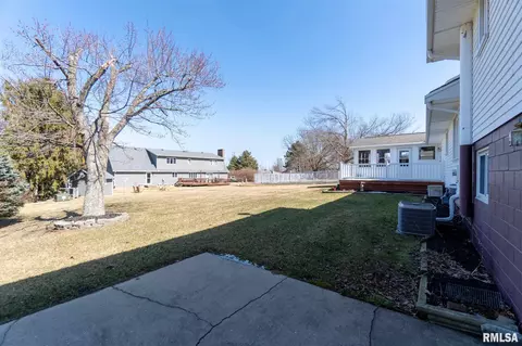 413 Crestview Dr, Metamora, IL 61548 photo 8