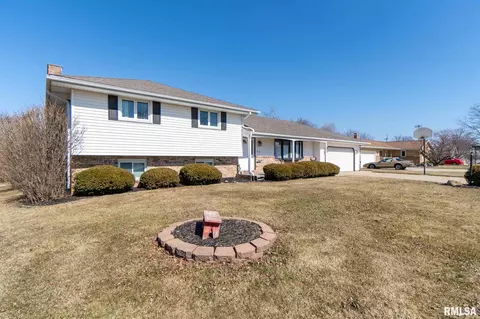413 Crestview Dr, Metamora, IL 61548 photo 2