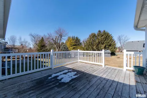 413 Crestview Dr, Metamora, IL 61548 photo 10