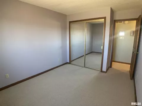 160 James Dr, Macomb, IL 61455 photo 7