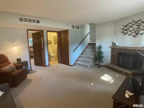 160 James Dr, Macomb, IL 61455 photo 14