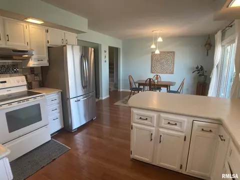 160 James Dr, Macomb, IL 61455 photo 5