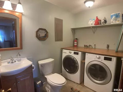 160 James Dr, Macomb, IL 61455 photo 15