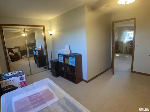 160 James Dr, Macomb, IL 61455 photo 17