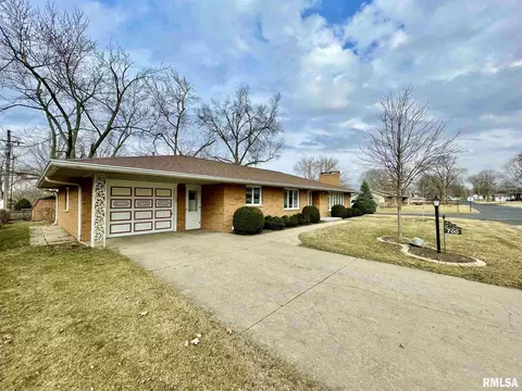 700 S Hilldale Ave, Eureka, IL 61530 photo 1
