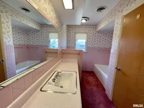 700 S Hilldale Ave, Eureka, IL 61530 photo 10