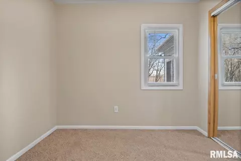 1424 E Beach St, Peoria, IL 61615 photo 5