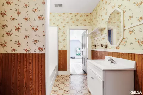 206 W 4th St, Delavan, IL 61734 photo 31