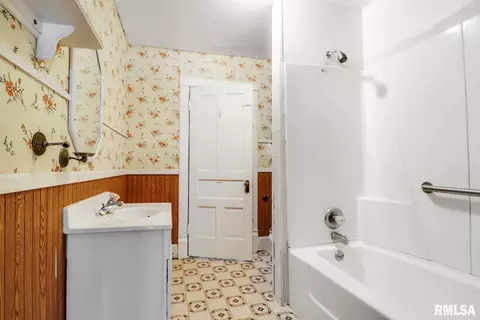 206 W 4th St, Delavan, IL 61734 photo 32