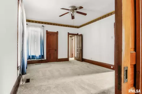 206 W 4th St, Delavan, IL 61734 photo 9