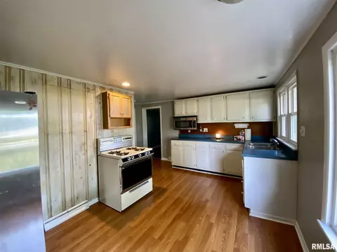 2000 Maple Ave, Macomb, IL 61455 photo 4