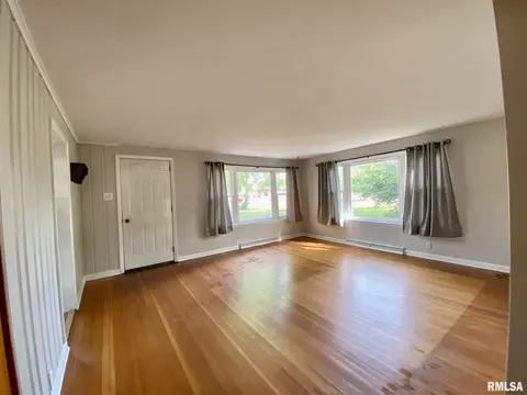 2000 Maple Ave, Macomb, IL 61455 photo 2