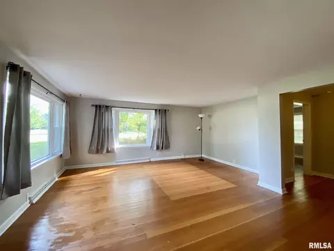 2000 Maple Ave, Macomb, IL 61455 photo 3