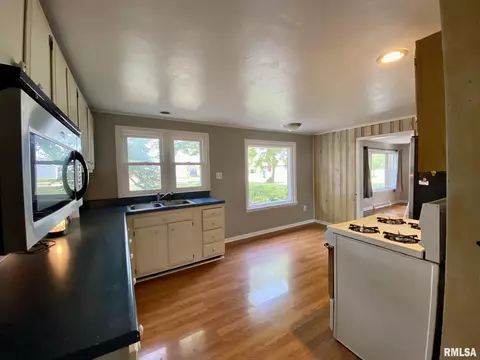 2000 Maple Ave, Macomb, IL 61455 photo 5