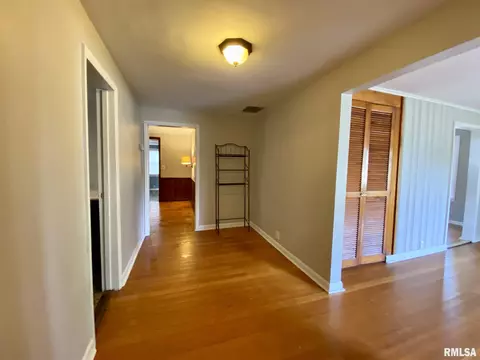 2000 Maple Ave, Macomb, IL 61455 photo 6