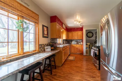 412 E 8th St, Delavan, IL 61734 photo 7
