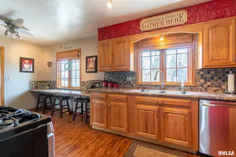 412 E 8th St, Delavan, IL 61734 photo 8
