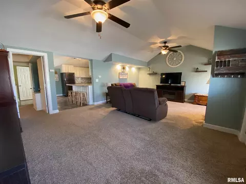 921 E Carroll St, Macomb, IL 61455 photo 3