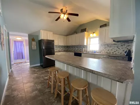 921 E Carroll St, Macomb, IL 61455 photo 7