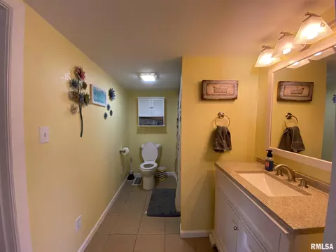 921 E Carroll St, Macomb, IL 61455 photo 11