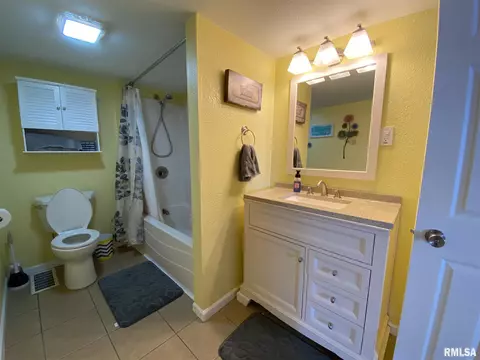 921 E Carroll St, Macomb, IL 61455 photo 12
