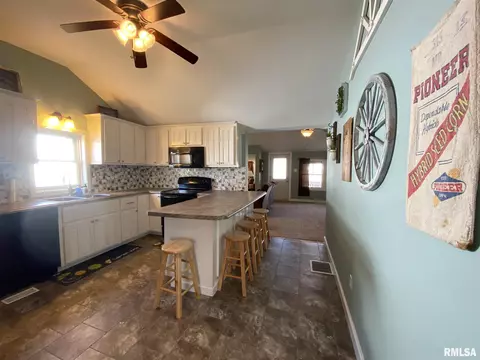 921 E Carroll St, Macomb, IL 61455 photo 10