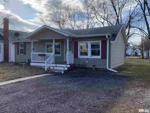 921 E Carroll St, Macomb, IL 61455 photo 2