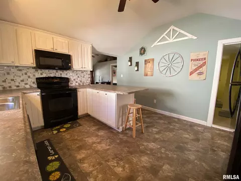 921 E Carroll St, Macomb, IL 61455 photo 9