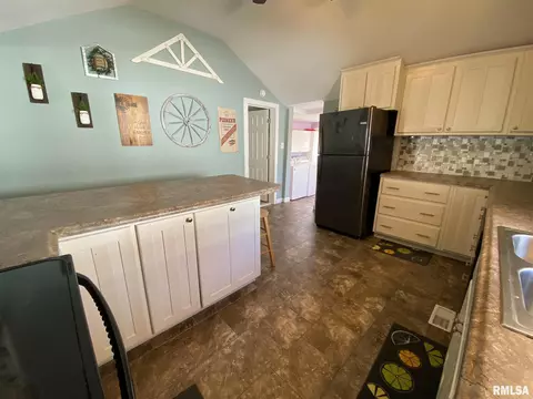 921 E Carroll St, Macomb, IL 61455 photo 8