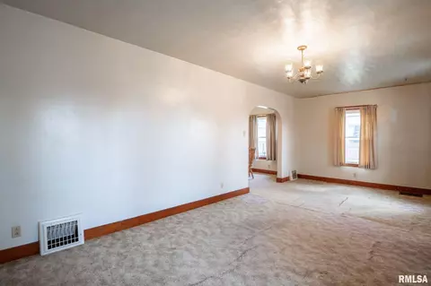 304 E Walnut St, Washburn, IL 61570 photo 6