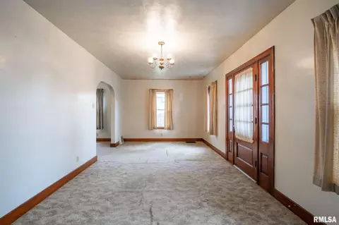 304 E Walnut St, Washburn, IL 61570 photo 4