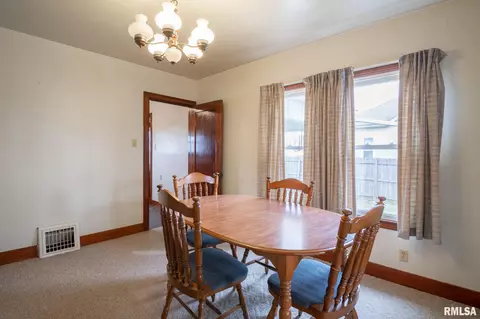 304 E Walnut St, Washburn, IL 61570 photo 9